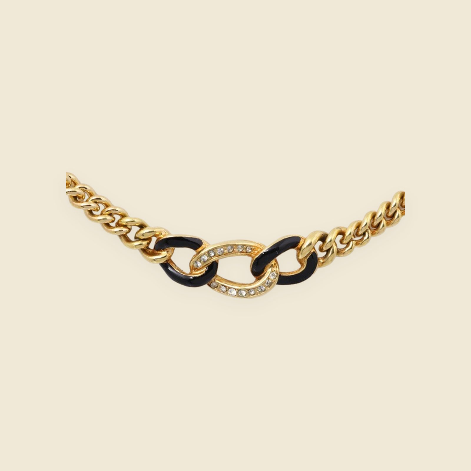 Collana Christian Dior in metallo dorato, con maglia groumette, inserti neri lucidi e anello ovale centrale con cristalli