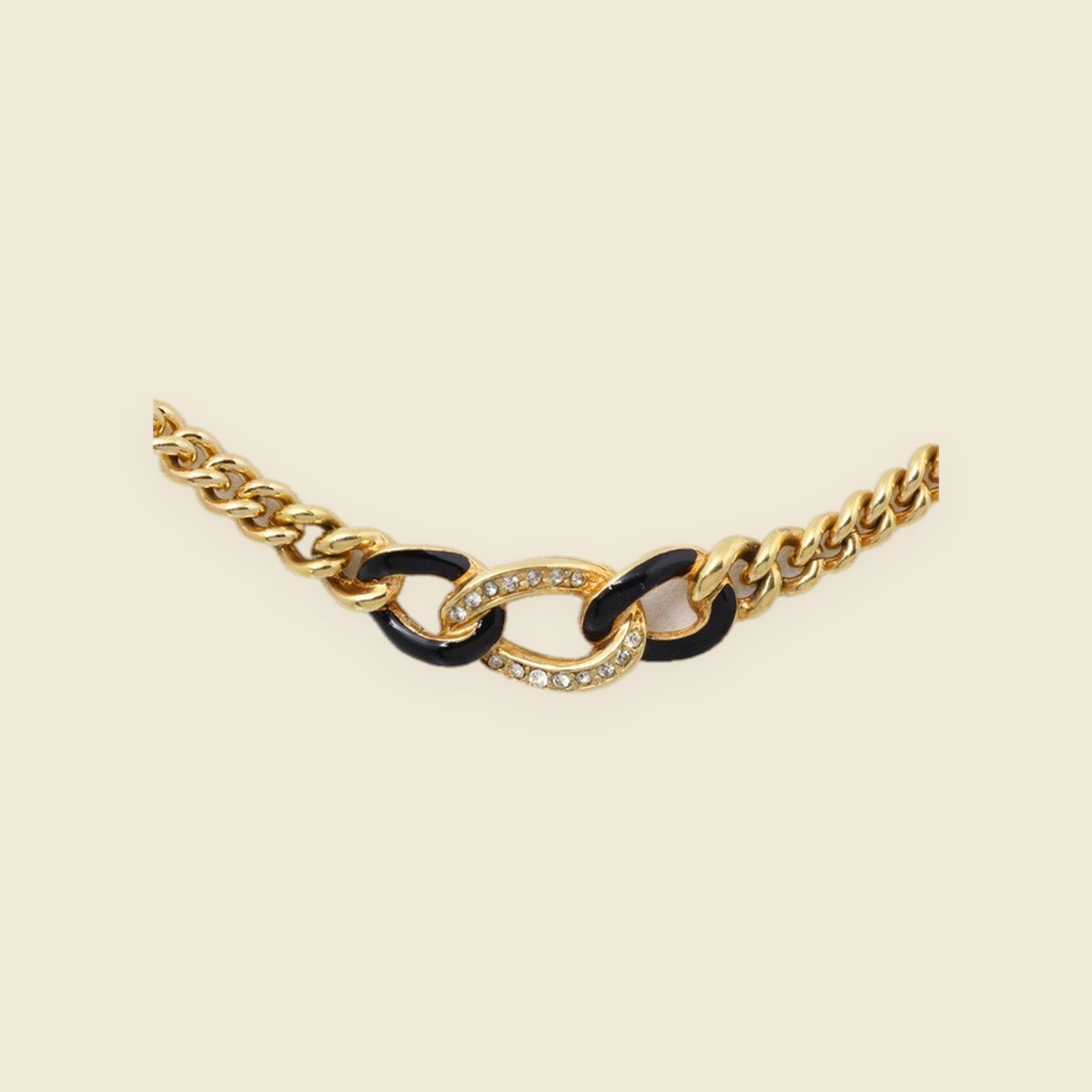 Collana Christian Dior in metallo dorato a maglia groumette, anello ovale centrale con cristalli e inserti neri