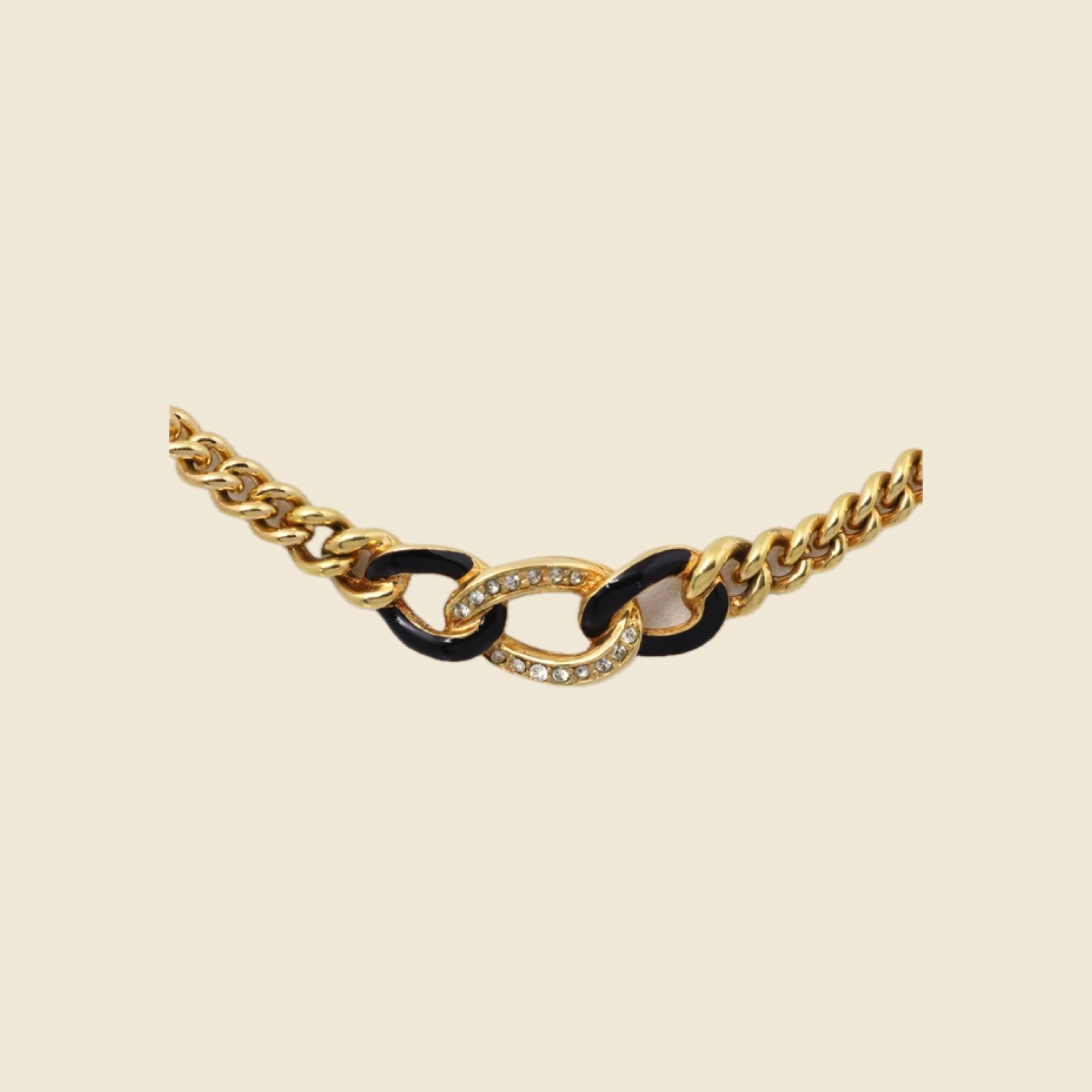 Collana Christian Dior in metallo dorato a maglia groumette, anello ovale centrale con cristalli e inserti neri