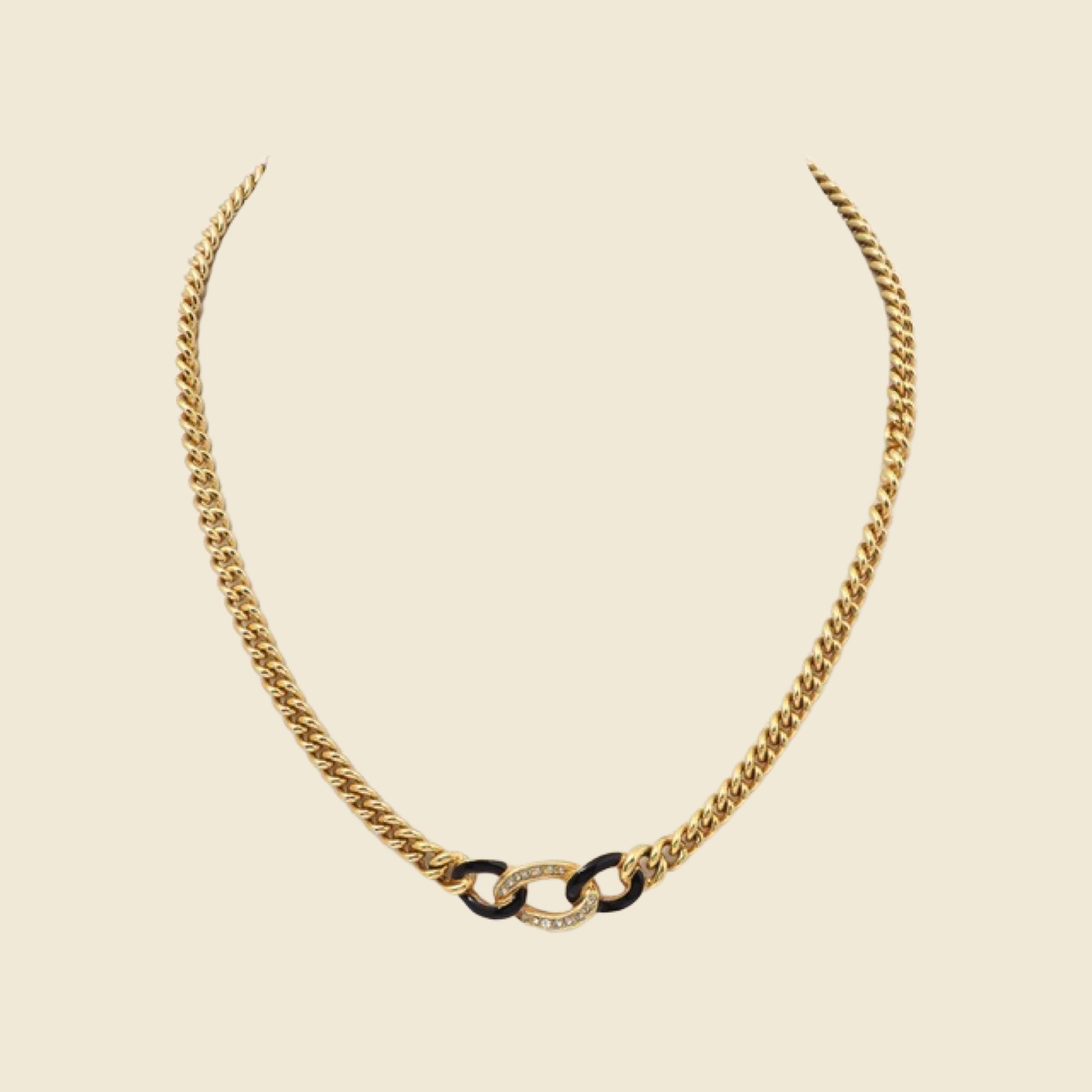 Collana Christian Dior in metallo dorato a maglia groumette, anello ovale centrale con cristalli e inserti neri — vista 3
