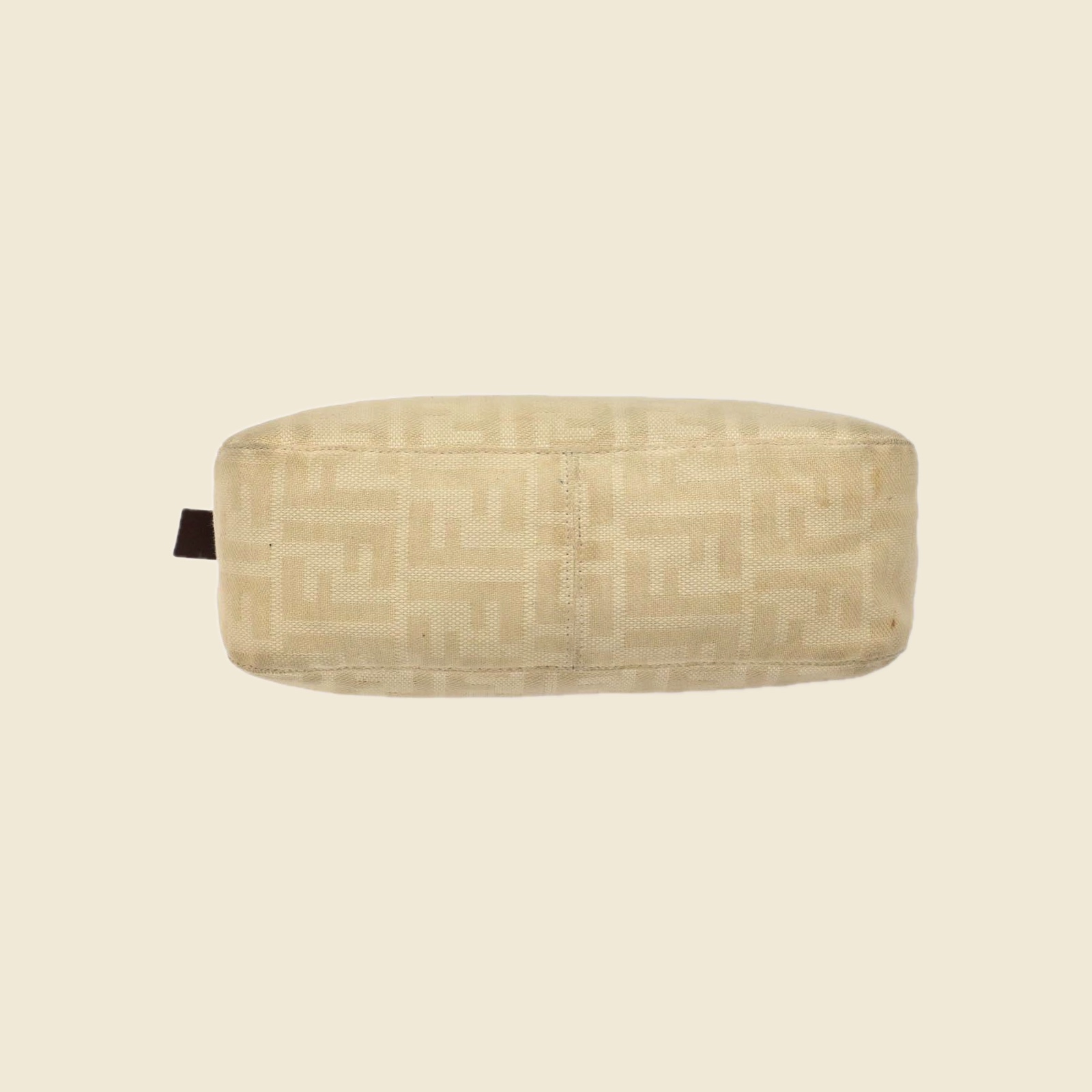 Borsa a spalla Fendi in tela beige monogrammata con profili in pelle marrone e fibbia FF argentata, vista frontale — vista 3