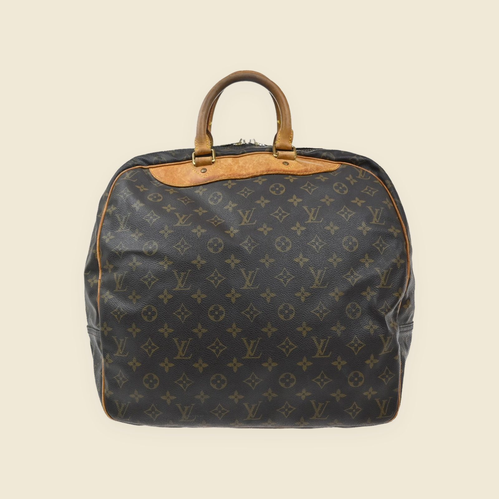 Borsone da viaggio Louis Vuitton in tela monogram e pelle con doppio manico e tasca frontale con zip, vista di tre quarti — vista 2