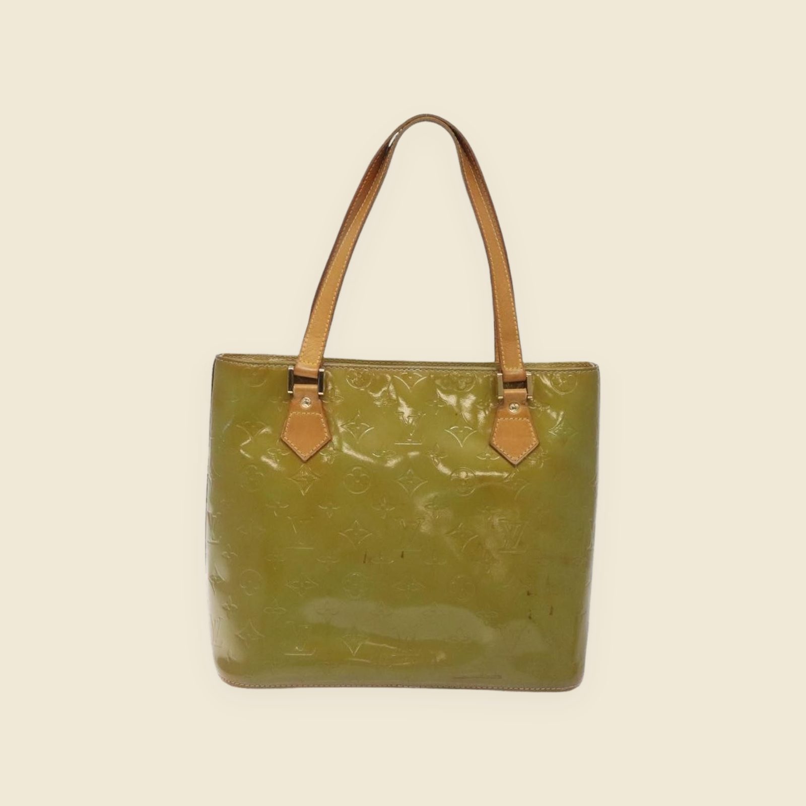 Borsa a spalla Louis Vuitton in pelle verniciata verde oliva con monogramma impresso e manici in pelle, vista frontale — vista 2