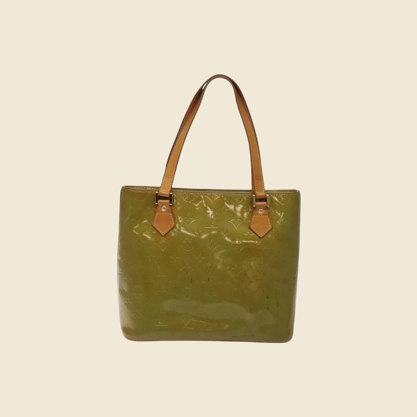 Borsa a spalla Louis Vuitton in pelle verniciata verde oliva con monogramma impresso e manici in pelle, vista frontale — vista 2