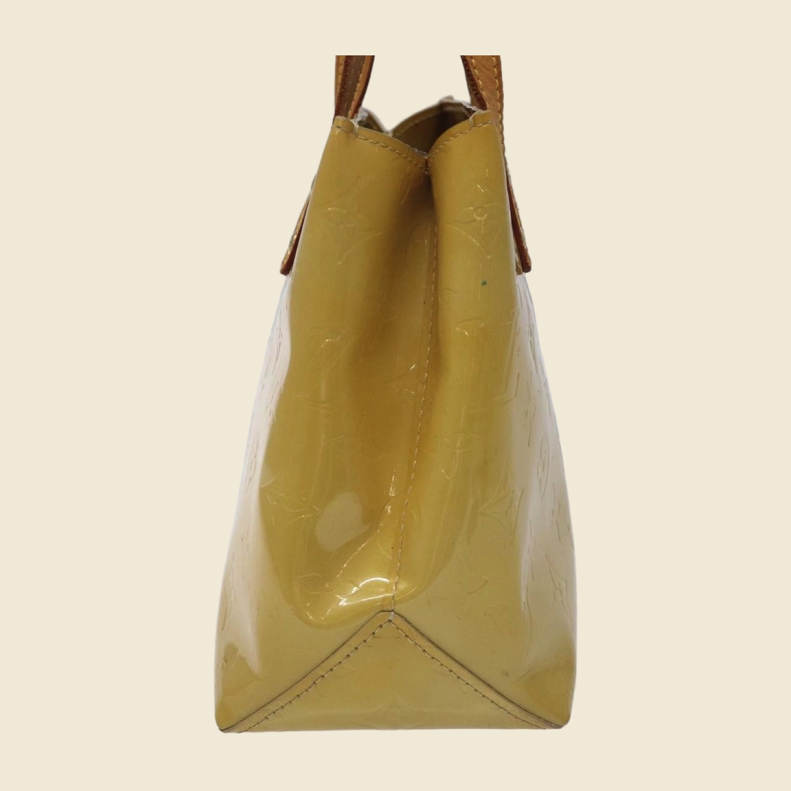 Borsa a mano Louis Vuitton in pelle verniciata giallo chiaro con monogramma impresso in rilievo e doppio manico, vista frontale — vista 4