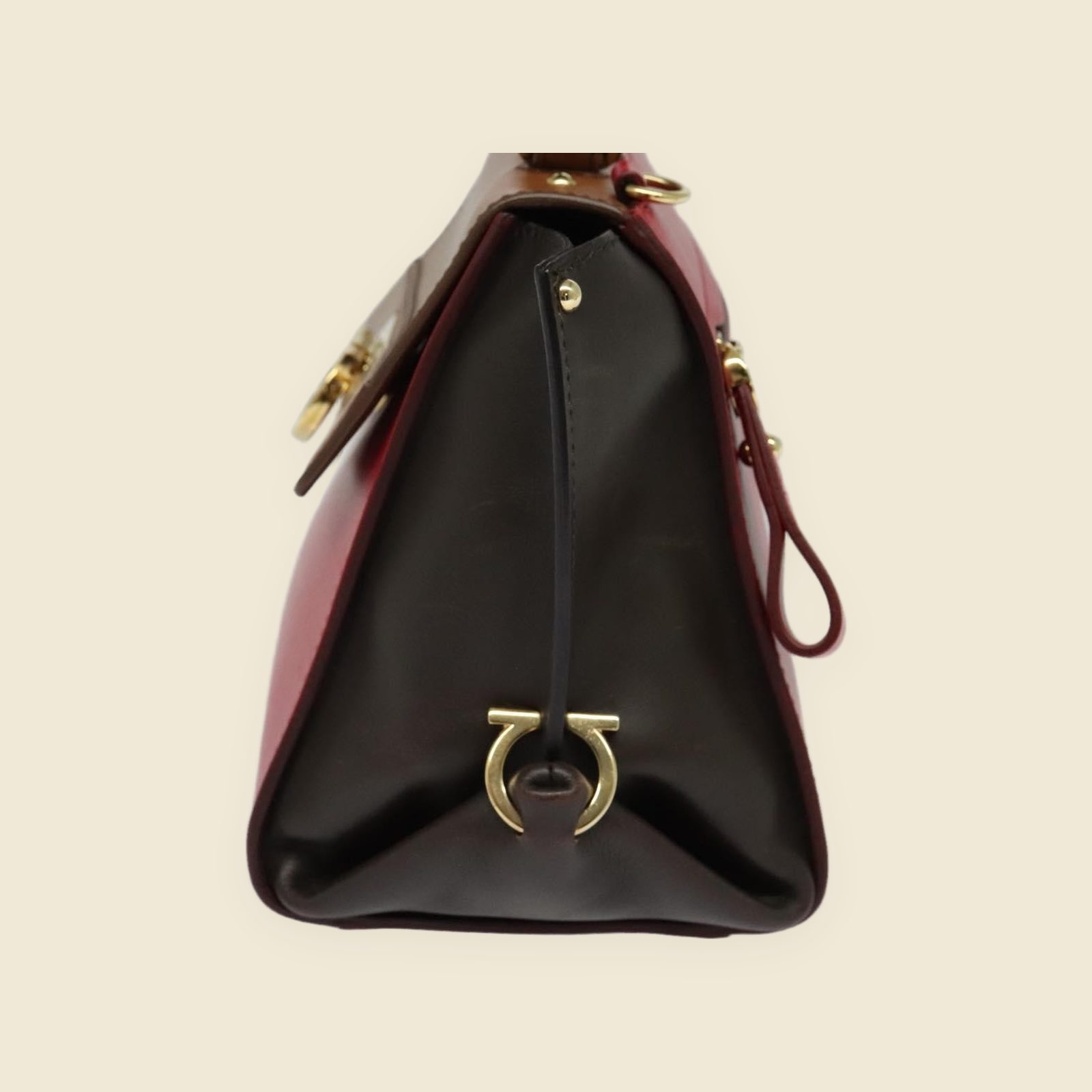 Borsa a mano Salvatore Ferragamo in pelle rossa, cognac e marrone, manico superiore e gancio dorato, vista frontale — vista 3
