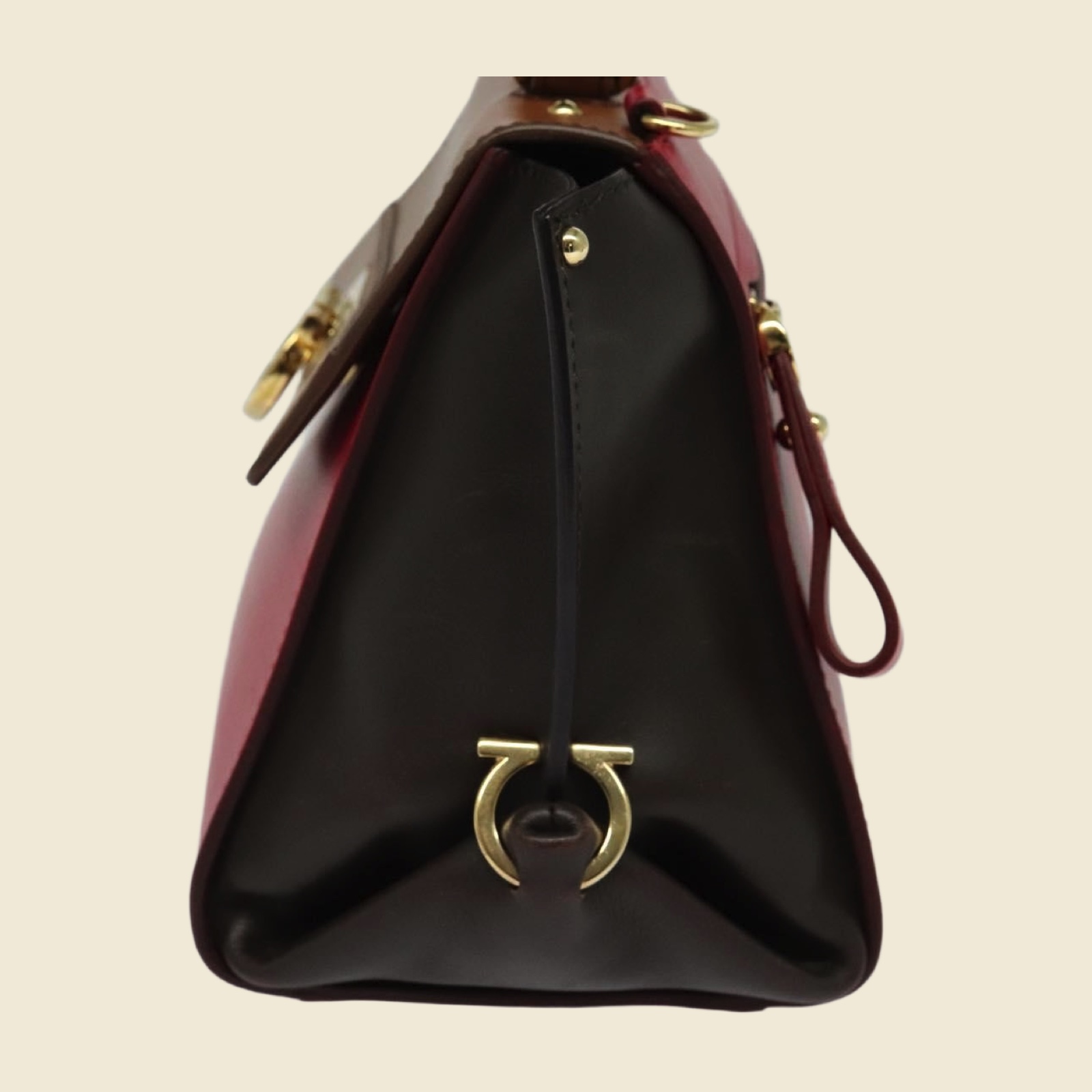 Borsa a mano Salvatore Ferragamo in pelle rossa, cognac e marrone, manico superiore e gancio dorato, vista frontale — vista 3