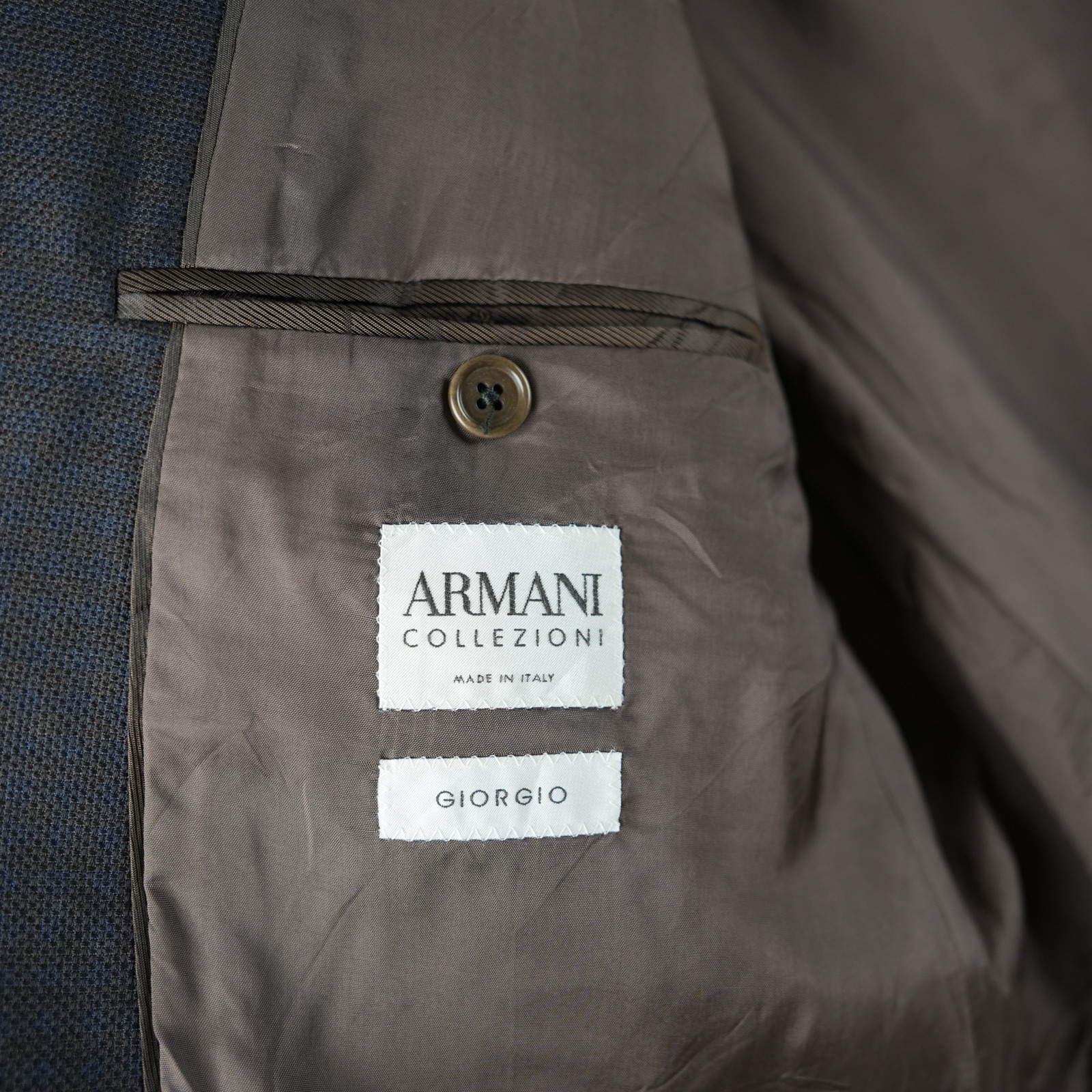 Giacca Armani Collezioni blu scuro a due bottoni su gruccia — vista 3