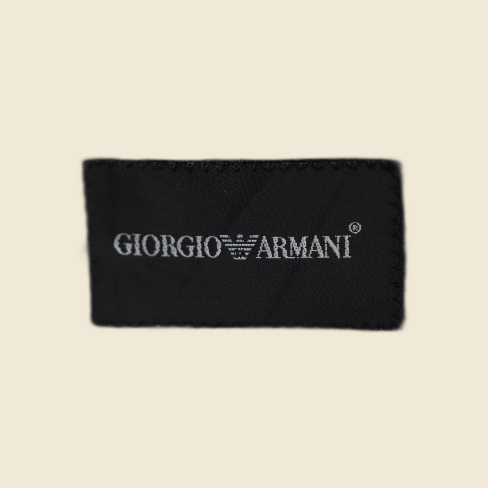 Giacca blu notte Giorgio Armani a tre bottoni su gruccia — vista 3