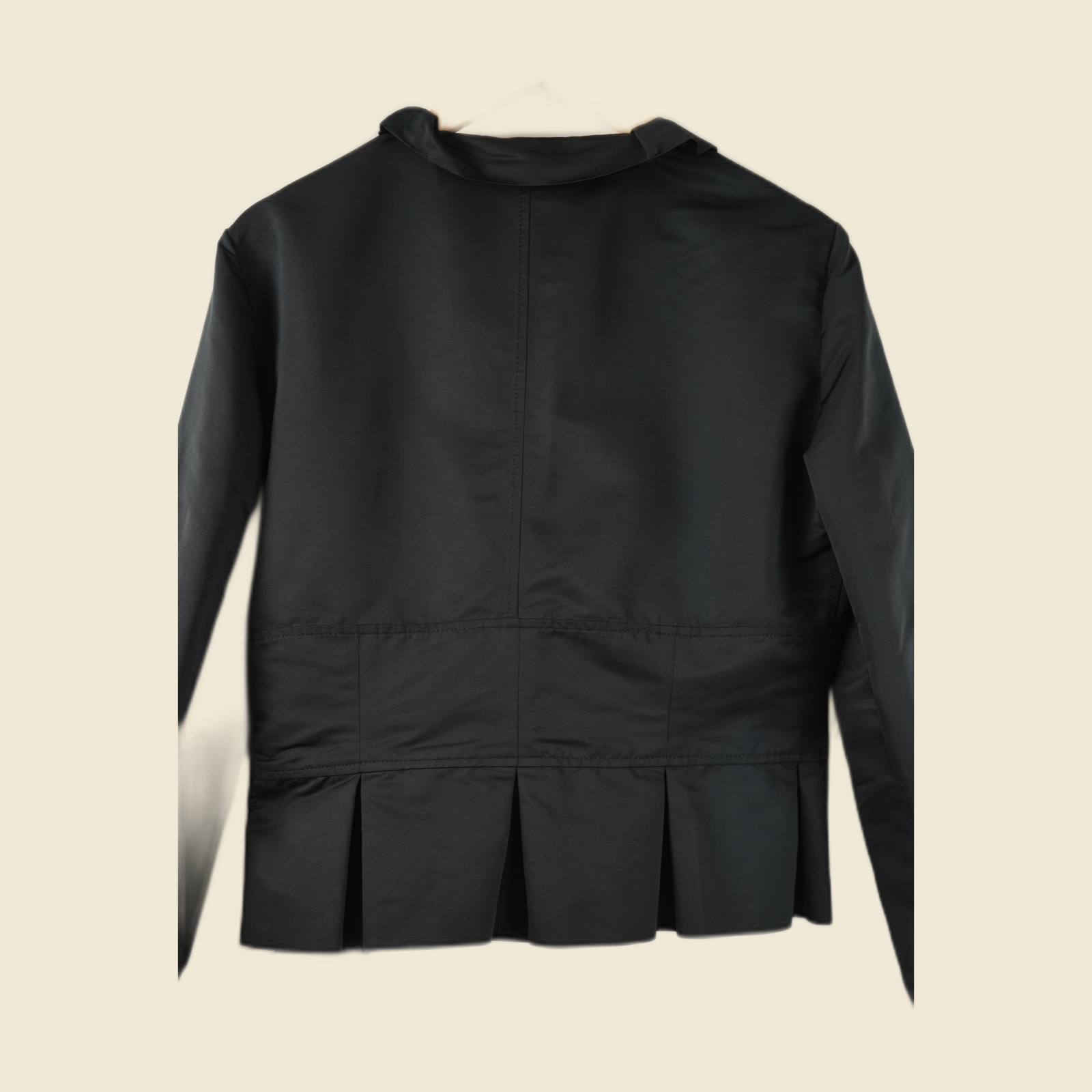 Blusa nera Armani Collezioni con fiocco laterale e fondo plissé — vista 4