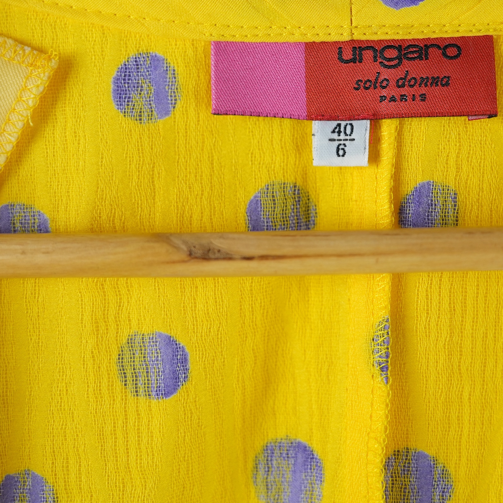 Blusa gialla a pois viola Emanuel Ungaro con spalline — vista 3