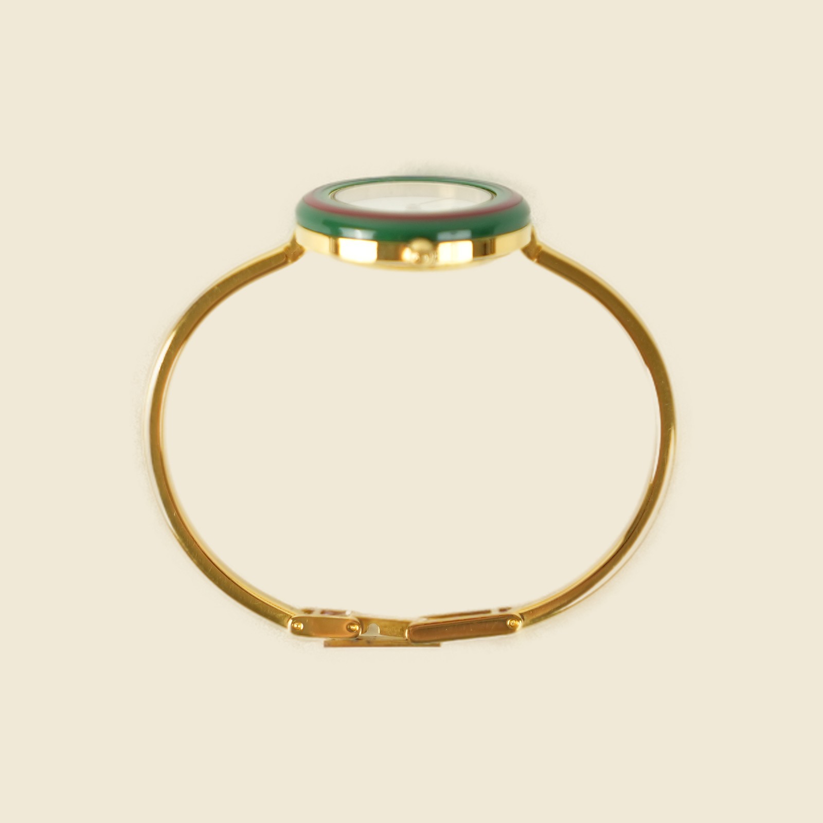 Orologio Gucci dorato con quadrante bianco e ghiera verde e rossa, nella scatola con il corredo di ghiere colorate — vista 4