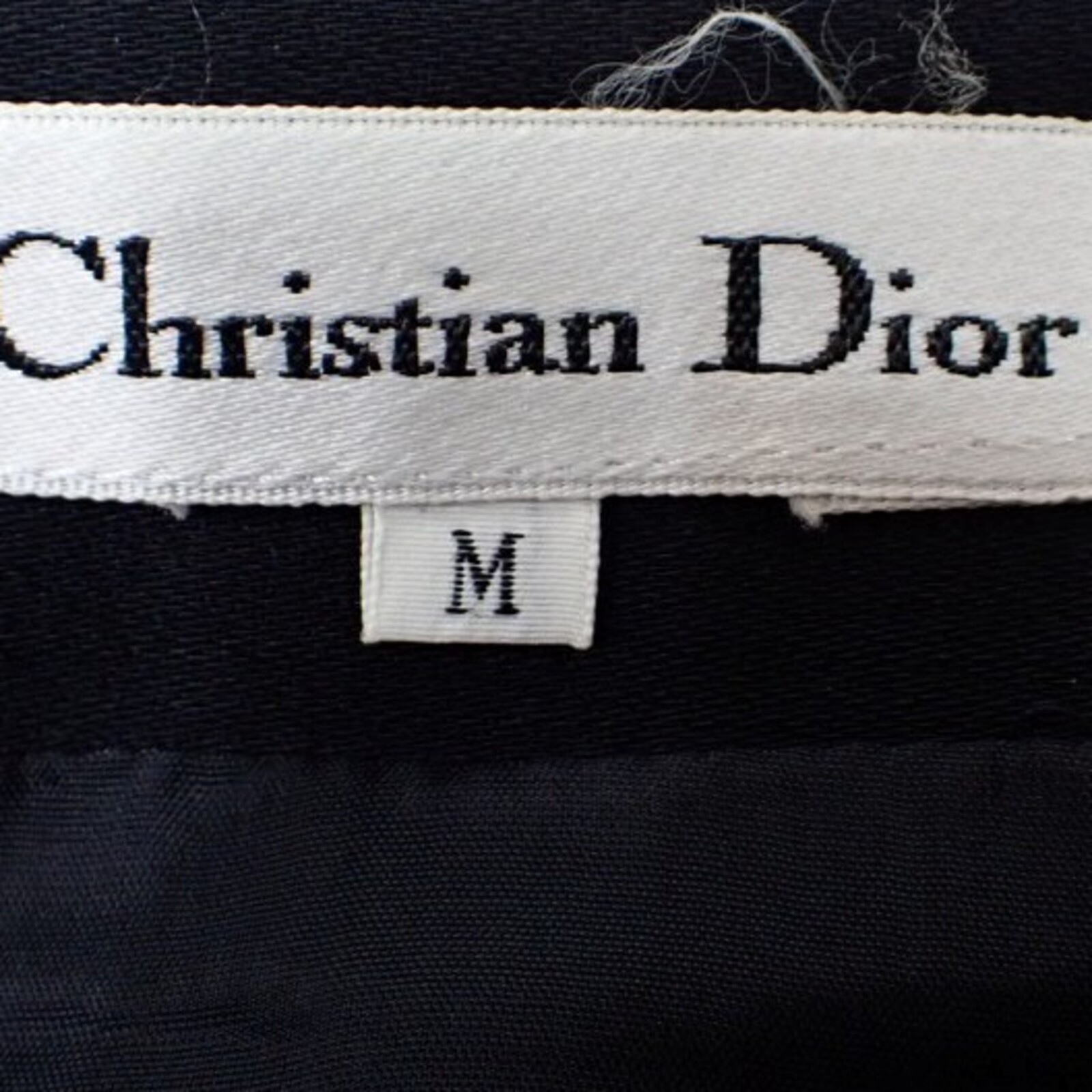 Gonna Christian Dior in lana nera con anello dorato sulla cintura — vista 3
